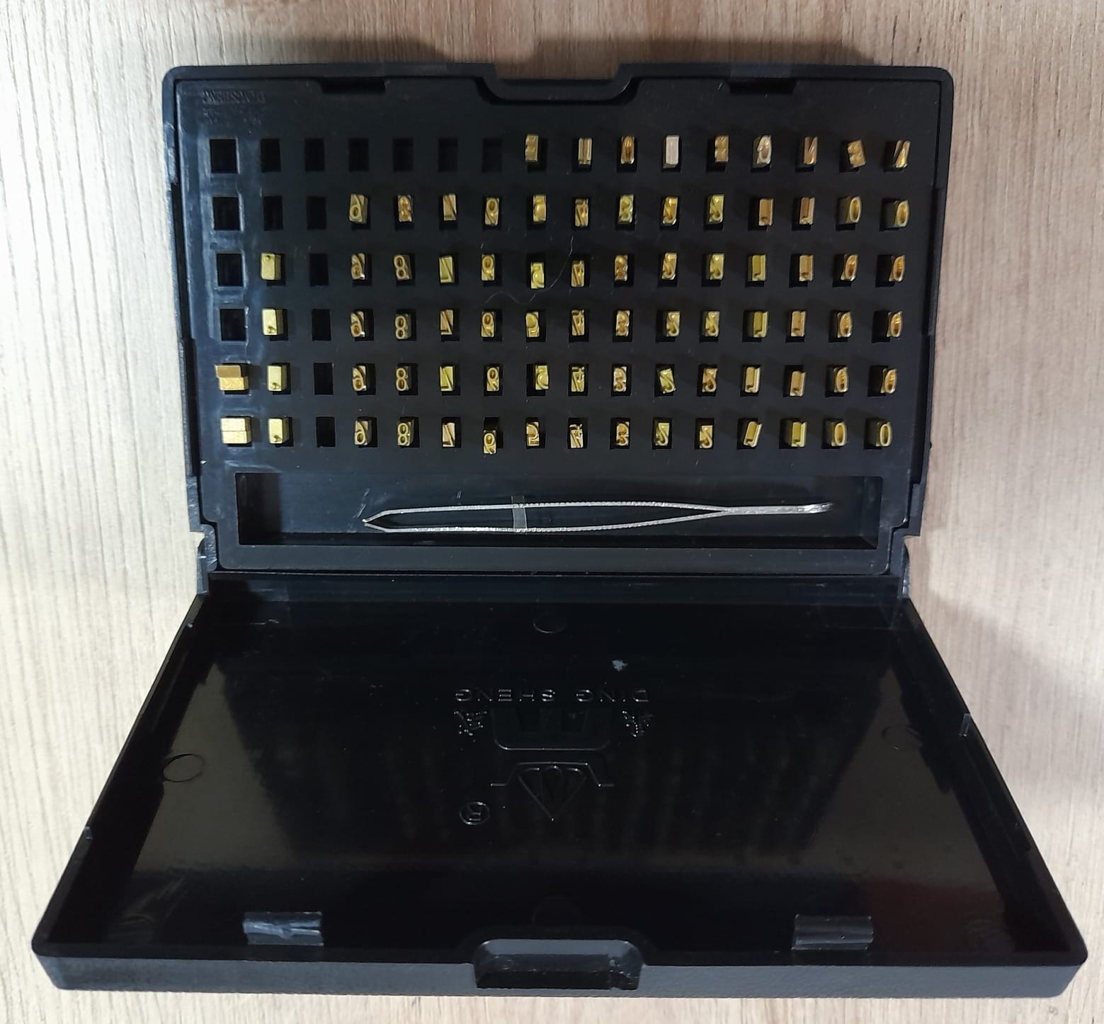 Caja de tipos 4mm ( 2x4x15 mm) 56 unidades