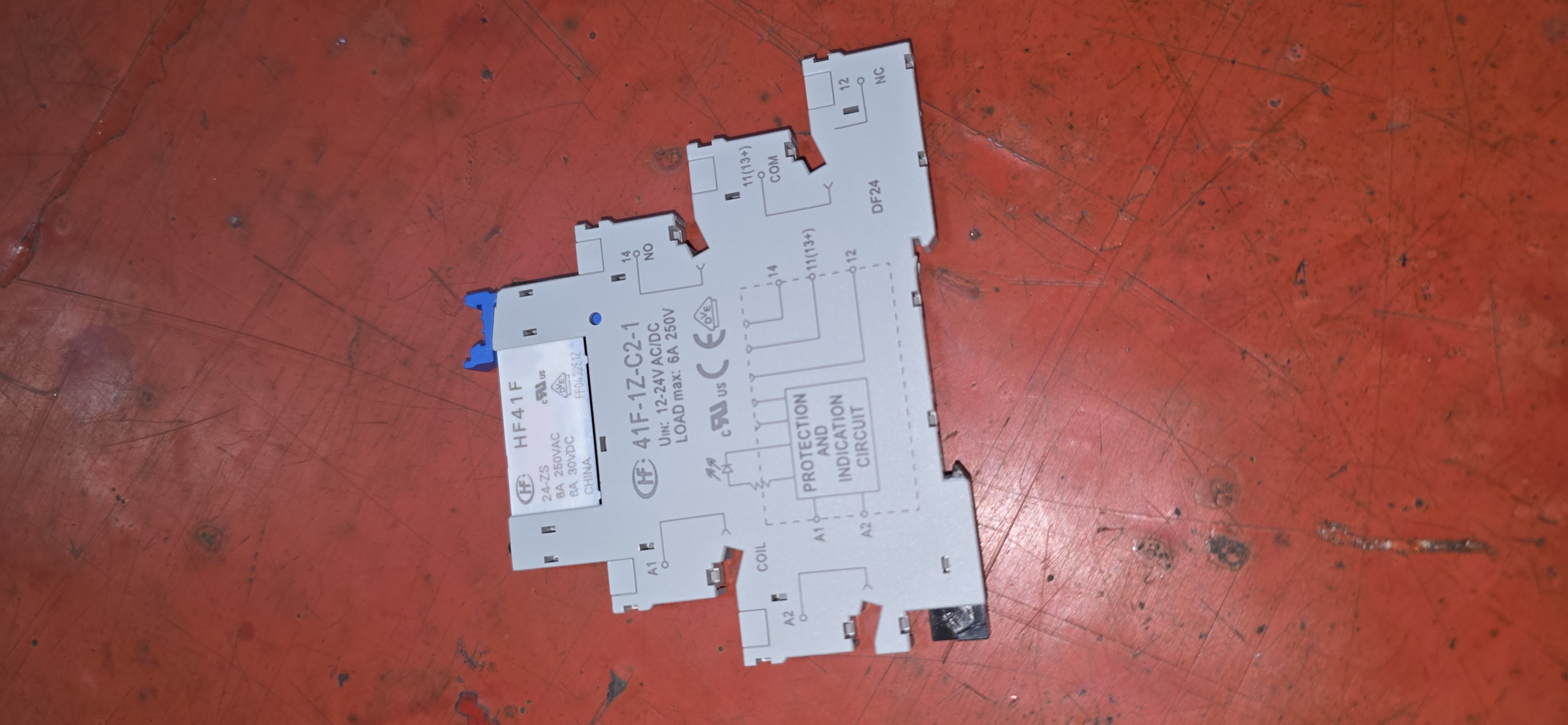 Relevo 41F-1Z-C2-1 12-24V AC/DC 6A 250V